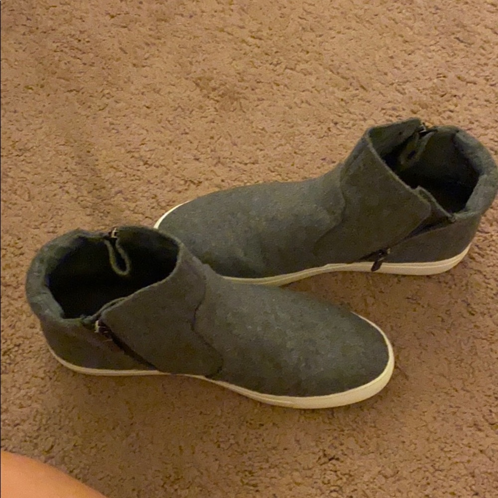Kenneth Cole High top Slides